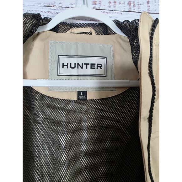 Hunter Women's Beige Hooded Utility Rain Jacket Cinched Wasit Mesh Lined Large - Picture 3 of 7